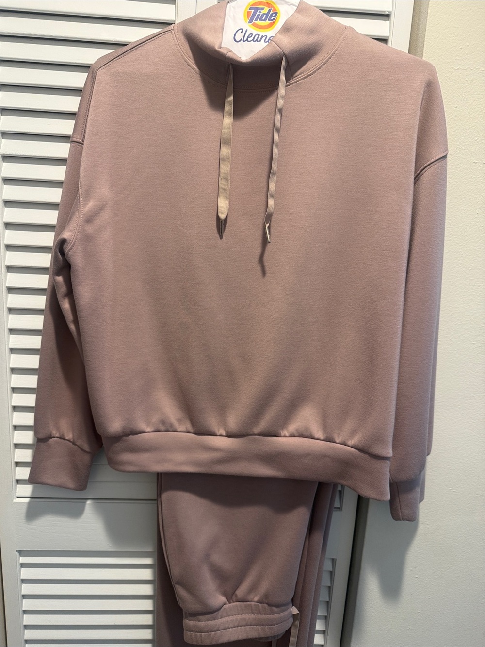Loungewear Sweatsuit Set in Mauve. Butter Soft. Excellent Condition.